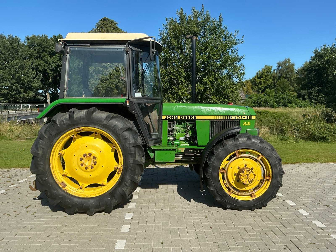 John Deere 2140 - Tractor: afbeelding 5 John Deere 2140 - Tractor: afbeelding 5