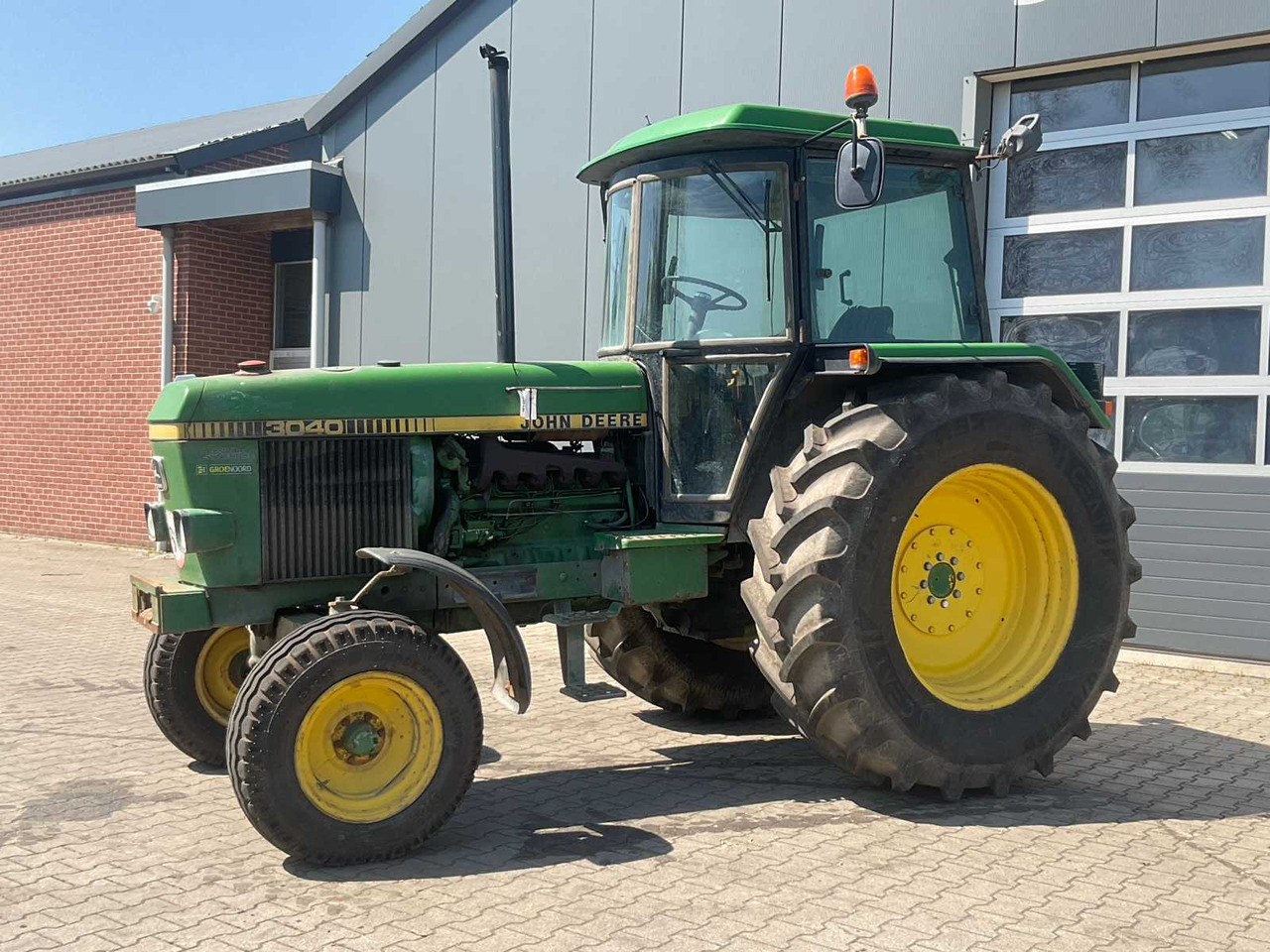 John Deere 3040 - Tractor: afbeelding 3 John Deere 3040 - Tractor: afbeelding 3