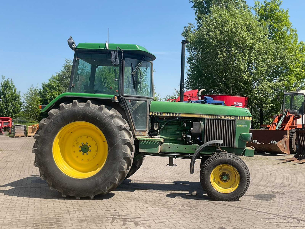 John Deere 3040 - Tractor: afbeelding 5 John Deere 3040 - Tractor: afbeelding 5