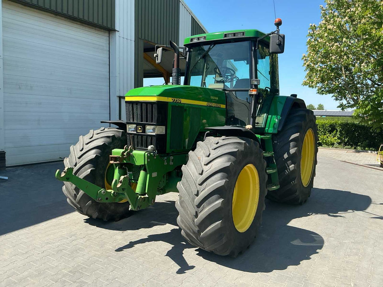 John Deere 7710 - Tractor: afbeelding 1 John Deere 7710 - Tractor: afbeelding 1