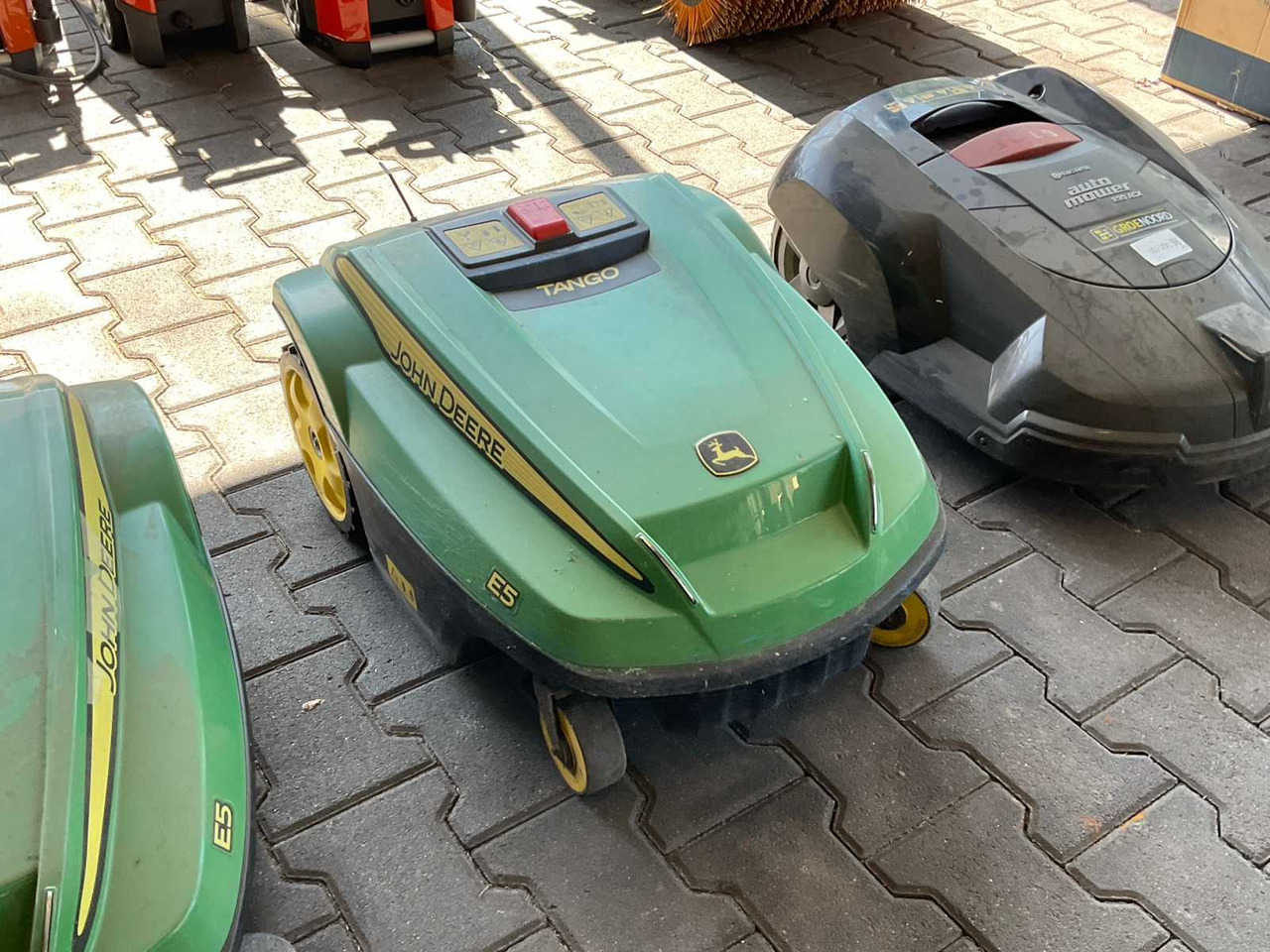 John Deere / Husqvarna - Gazonmaaier: afbeelding 4 John Deere / Husqvarna - Gazonmaaier: afbeelding 4