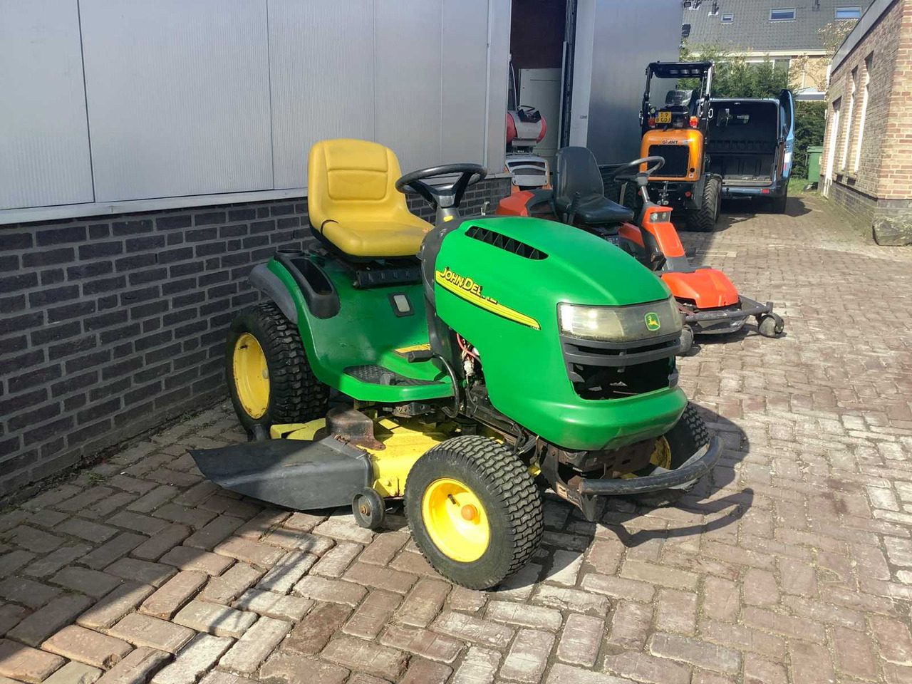 John Deere L120 - Gazonmaaier: afbeelding 2 John Deere L120 - Gazonmaaier: afbeelding 2