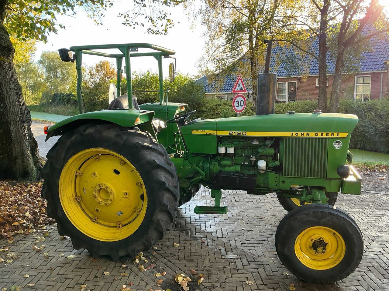 John deere 2120 - Tractor: afbeelding 5 John deere 2120 - Tractor: afbeelding 5