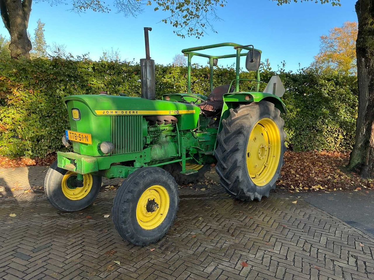 John deere 2120 - Tractor: afbeelding 1 John deere 2120 - Tractor: afbeelding 1