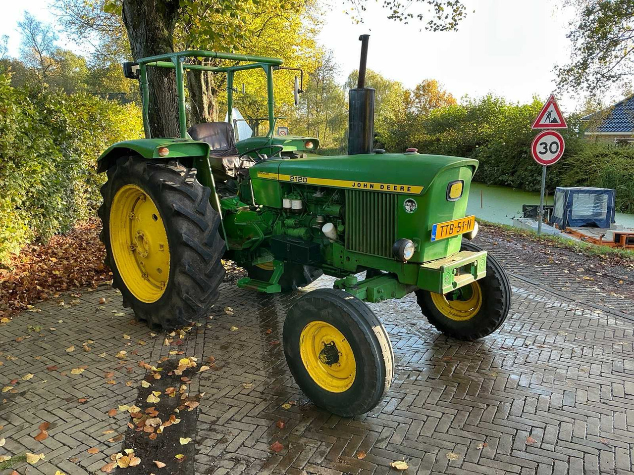John deere 2120 - Tractor: afbeelding 4 John deere 2120 - Tractor: afbeelding 4