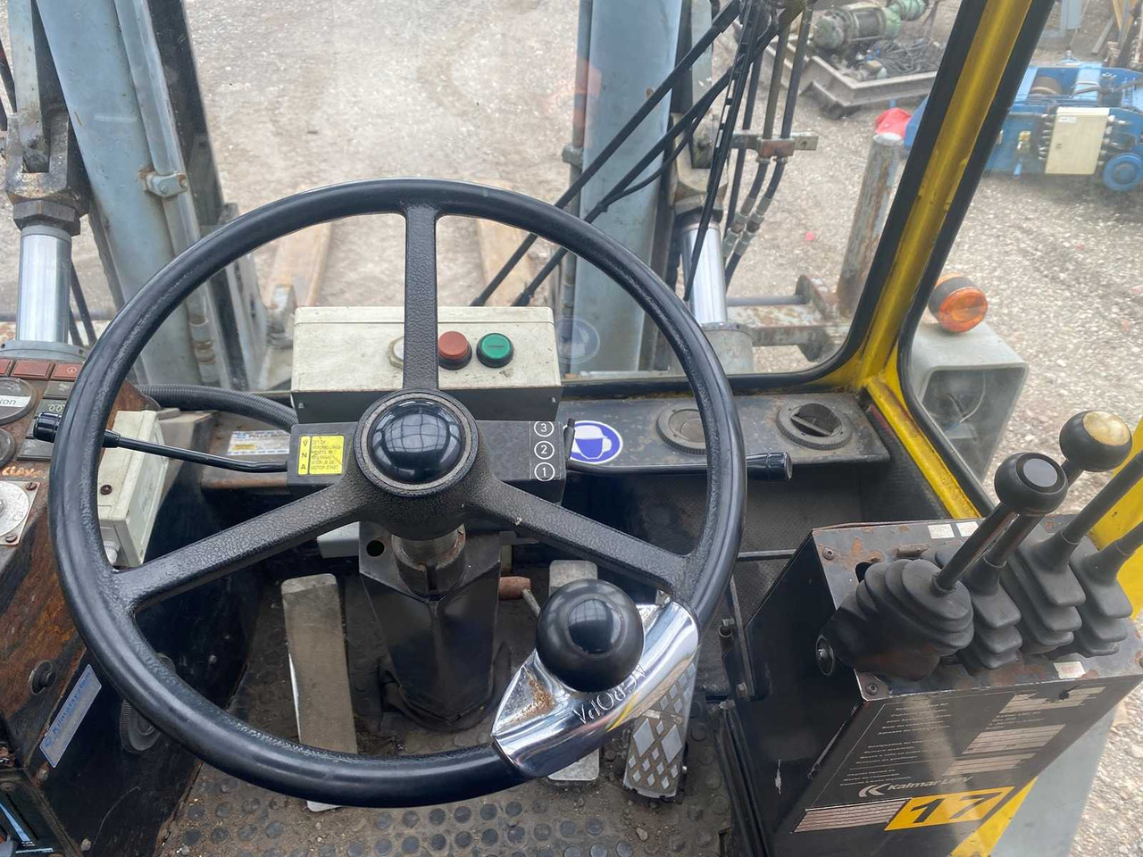 KALMAR - DC 12-600 - DIESEL FORKLIFT WITH FORK POSITIONER - Heftruck: afbeelding 4 KALMAR - DC 12-600 - DIESEL FORKLIFT WITH FORK POSITIONER - Heftruck: afbeelding 4