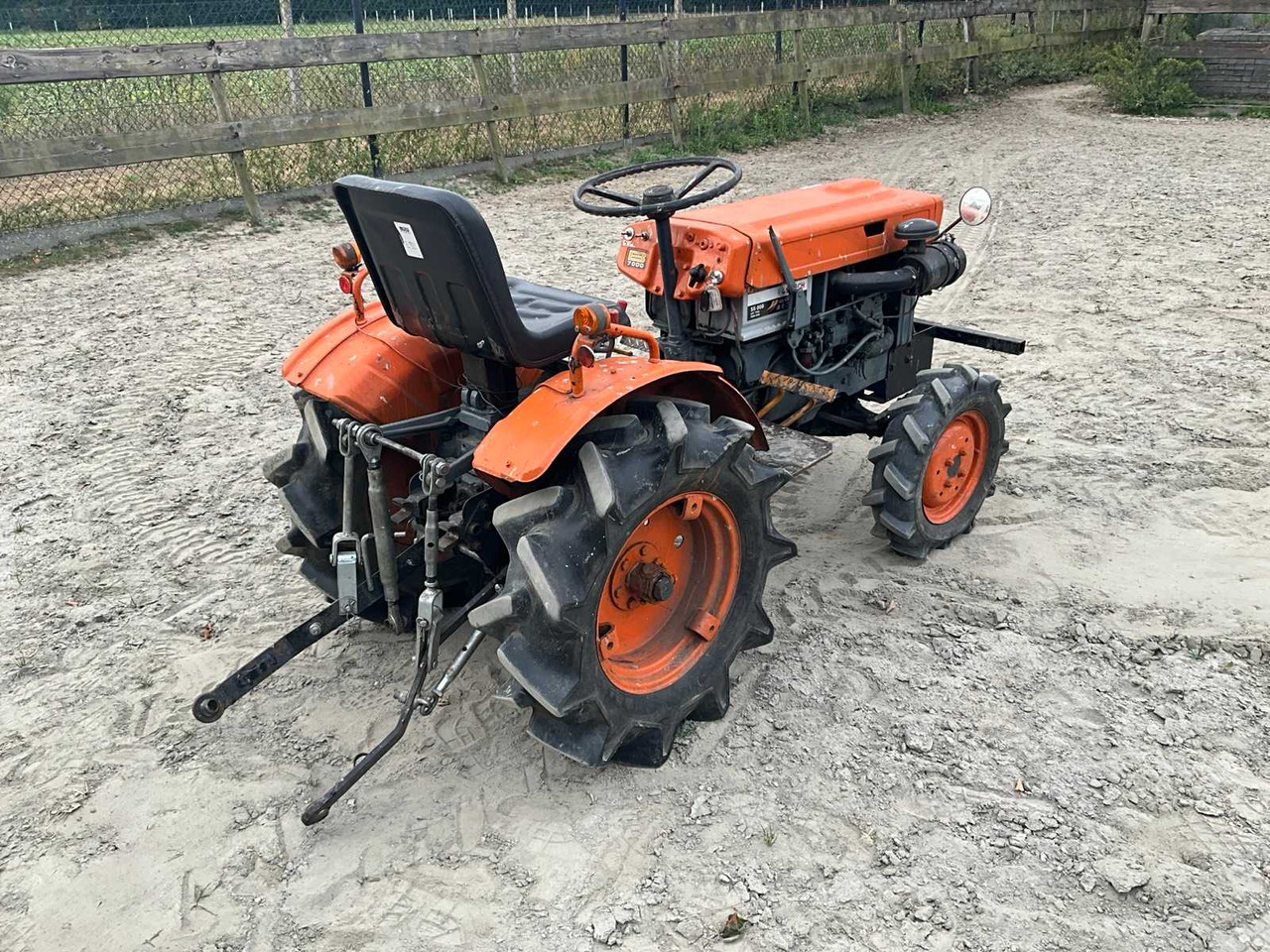 KUBOTA B7000 - Mini tractor: afbeelding 3 KUBOTA B7000 - Mini tractor: afbeelding 3
