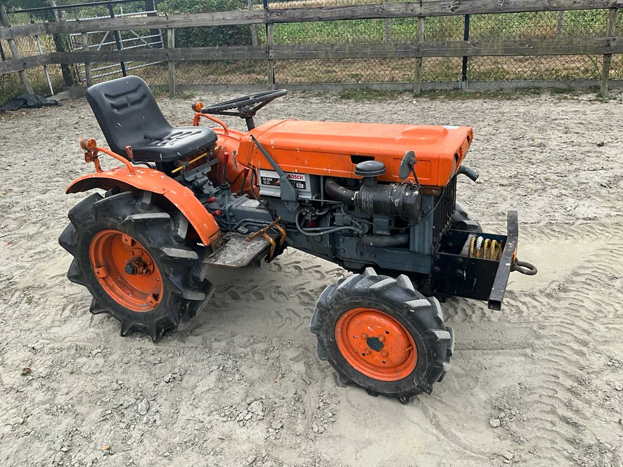 KUBOTA B7000 - Mini tractor: afbeelding 4 KUBOTA B7000 - Mini tractor: afbeelding 4