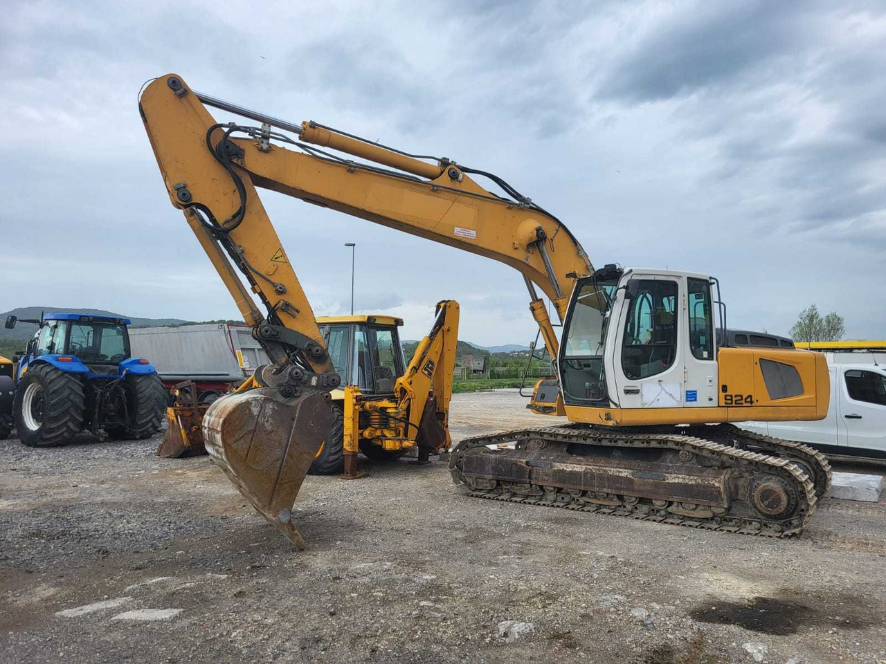 LIEBHERR R924 C SL - Rupsgraafmachine: afbeelding 1 LIEBHERR R924 C SL - Rupsgraafmachine: afbeelding 1