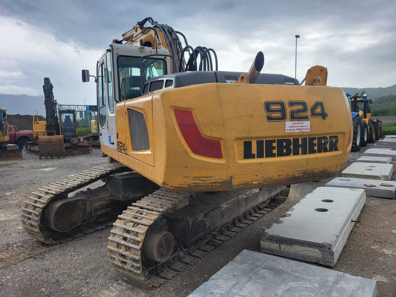 LIEBHERR R924 C SL - Rupsgraafmachine: afbeelding 3 LIEBHERR R924 C SL - Rupsgraafmachine: afbeelding 3