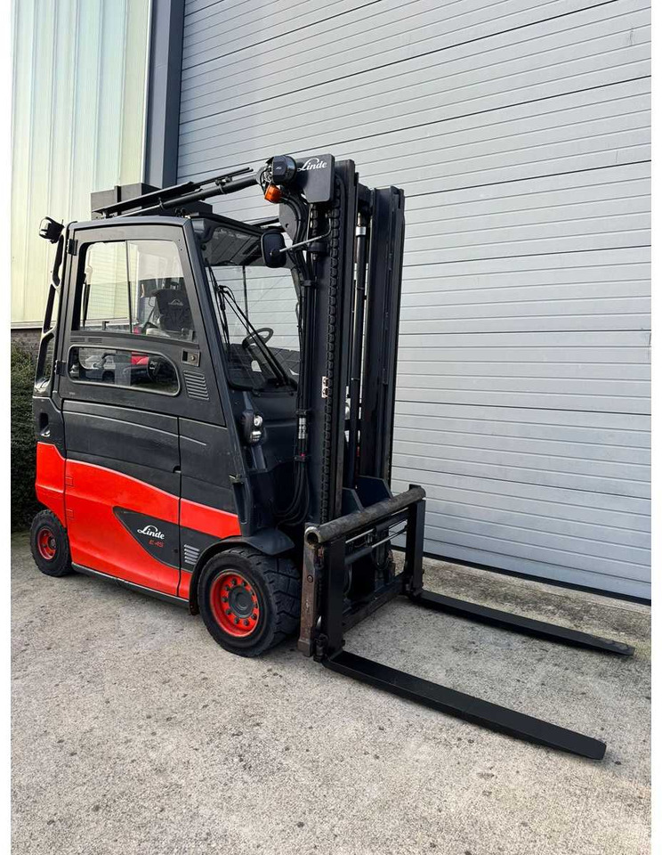LINDE - 2020 - E-45-HL-01-600 - FORK POSITIONER, SIDE-SHIFT - FORKLIFT - Heftruck: afbeelding 2 LINDE - 2020 - E-45-HL-01-600 - FORK POSITIONER, SIDE-SHIFT - FORKLIFT - Heftruck: afbeelding 2