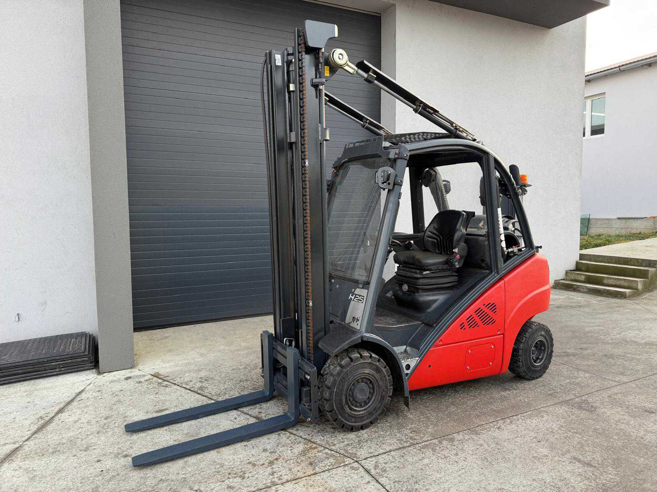 LINDE - H25T-01 - FORKLIFT TRUCKS - 2011 - Heftruck: afbeelding 1 LINDE - H25T-01 - FORKLIFT TRUCKS - 2011 - Heftruck: afbeelding 1