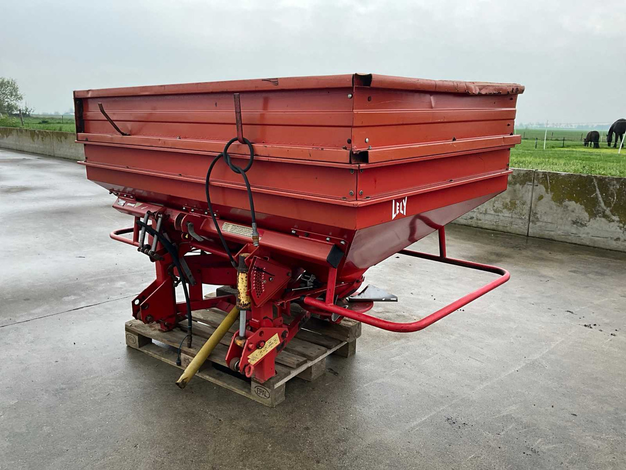 Lely Centerliner SL - Kunstmeststrooier: afbeelding 1 Lely Centerliner SL - Kunstmeststrooier: afbeelding 1