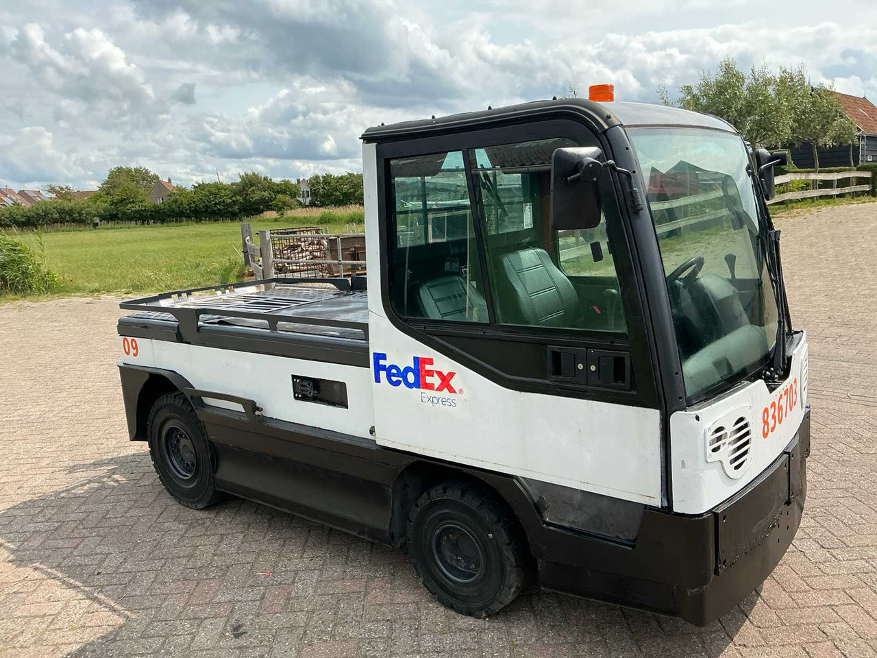 Linde P250 - Gemeentelijke tractor: afbeelding 4 Linde P250 - Gemeentelijke tractor: afbeelding 4