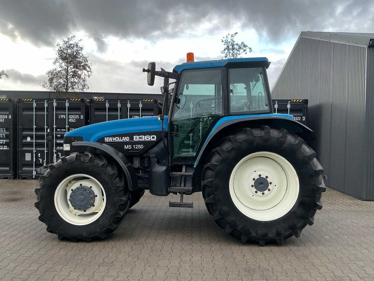 NEW HOLLAND 8360 ALL-WHEEL DRIVE FARM TRACTOR - Tractor: afbeelding 5 NEW HOLLAND 8360 ALL-WHEEL DRIVE FARM TRACTOR - Tractor: afbeelding 5