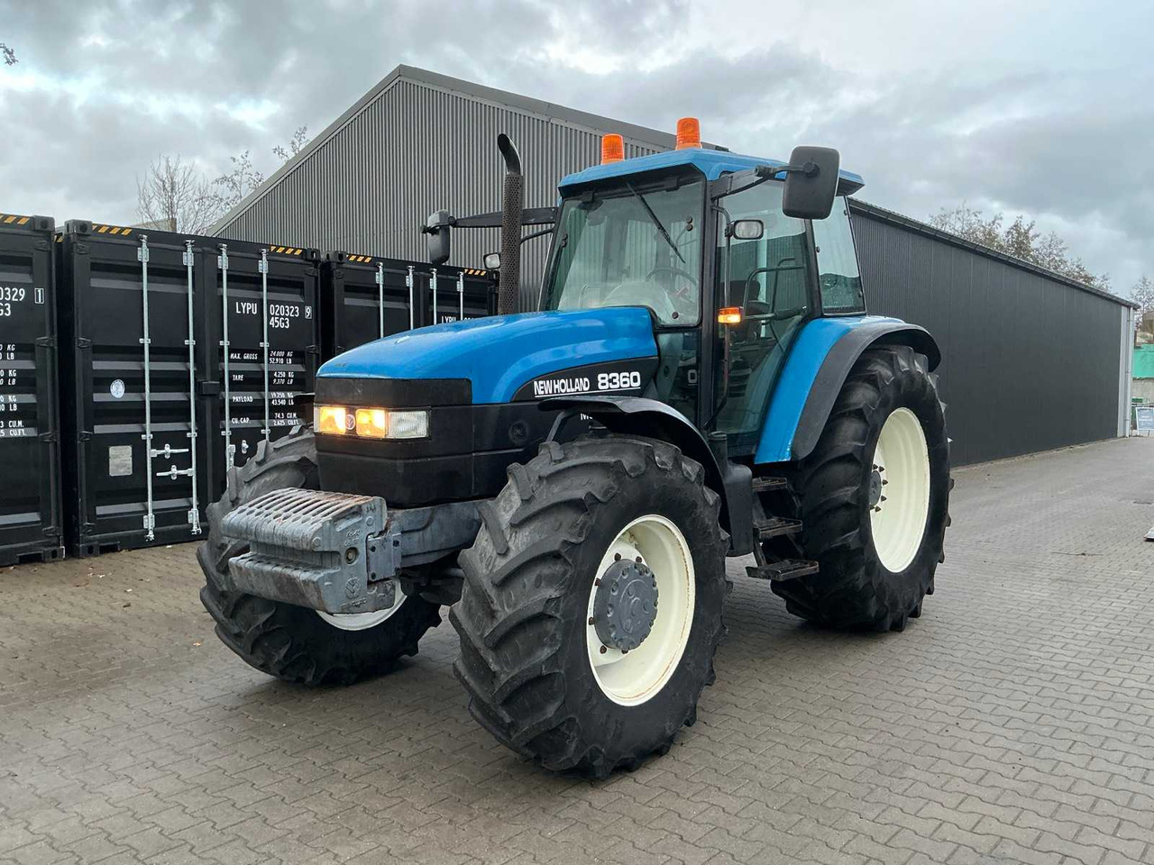 NEW HOLLAND 8360 ALL-WHEEL DRIVE FARM TRACTOR - Tractor: afbeelding 1 NEW HOLLAND 8360 ALL-WHEEL DRIVE FARM TRACTOR - Tractor: afbeelding 1