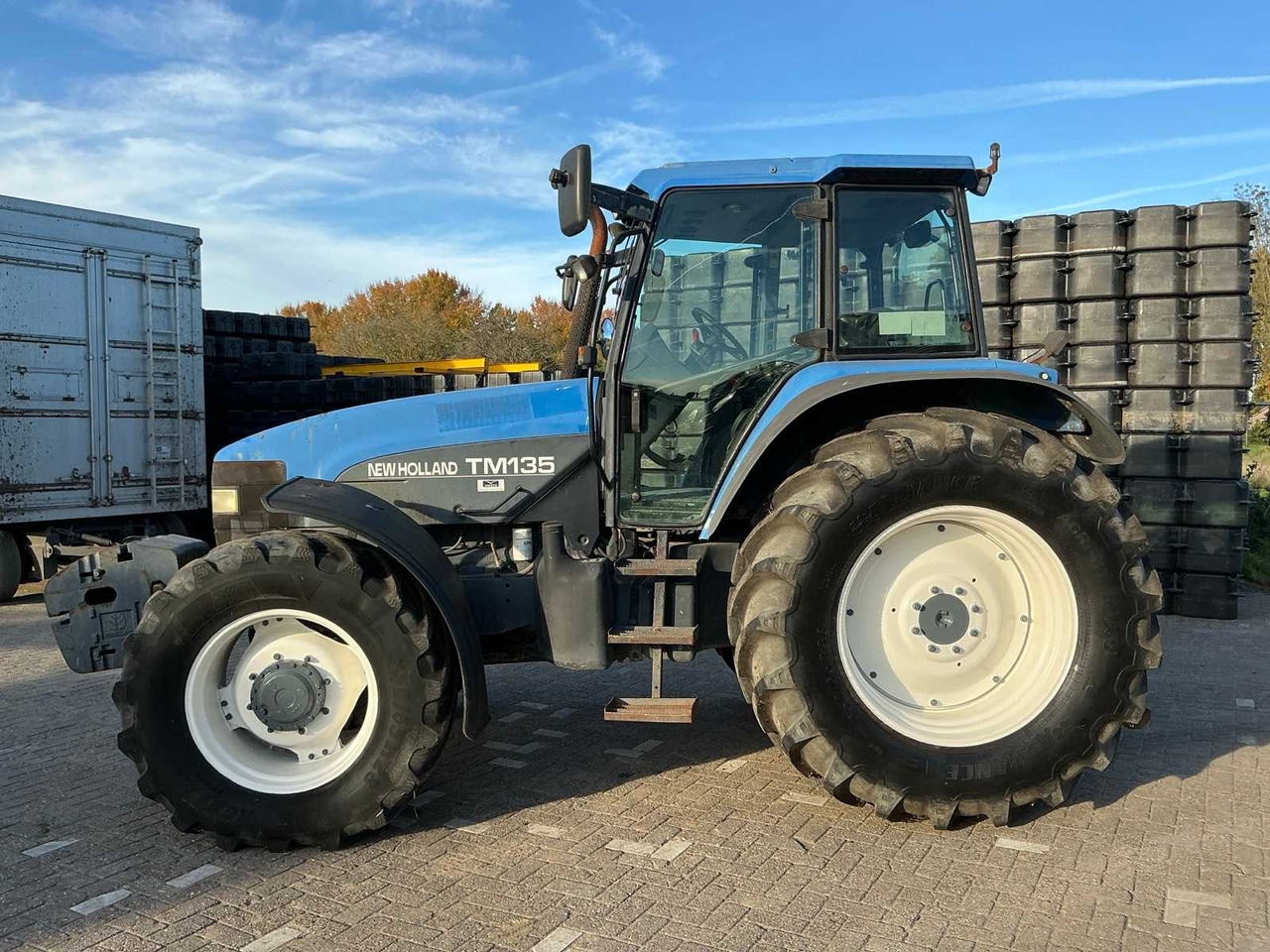 New holland 2002 NEW HOLLAND TM135 ALL-WHEEL DRIVE FARM TRACTOR - Tractor: afbeelding 2 New holland 2002 NEW HOLLAND TM135 ALL-WHEEL DRIVE FARM TRACTOR - Tractor: afbeelding 2