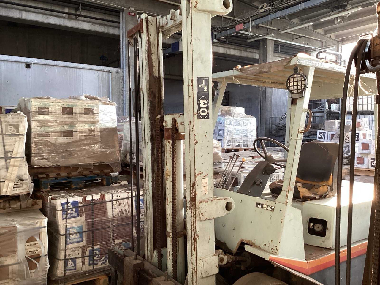 OM FORKLIFT - Heftruck: afbeelding 2 OM FORKLIFT - Heftruck: afbeelding 2