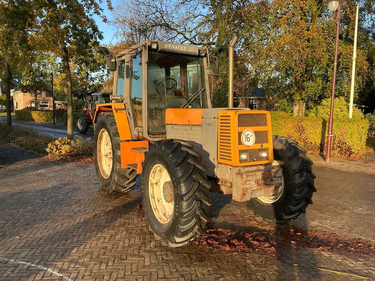 Renault 1987 RENAULT 133.14 ALL-WHEEL DRIVE FARM TRACTOR - Tractor: afbeelding 3 Renault 1987 RENAULT 133.14 ALL-WHEEL DRIVE FARM TRACTOR - Tractor: afbeelding 3