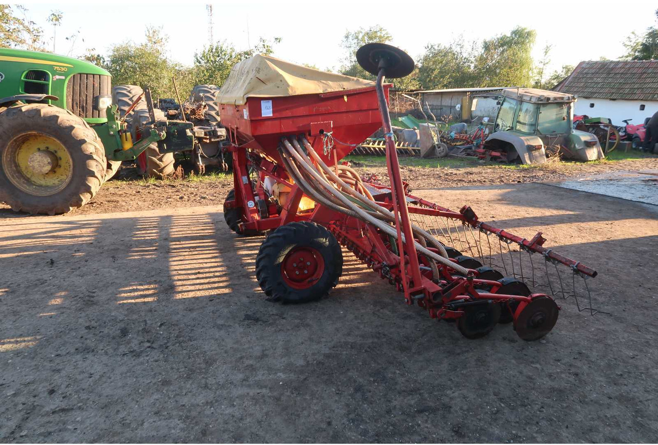 SPU 32 SPU 32 - Seeder - 2006 - 02B-DNL (163) - Zaai-/ Plantmachine: afbeelding 3 SPU 32 SPU 32 - Seeder - 2006 - 02B-DNL (163) - Zaai-/ Plantmachine: afbeelding 3