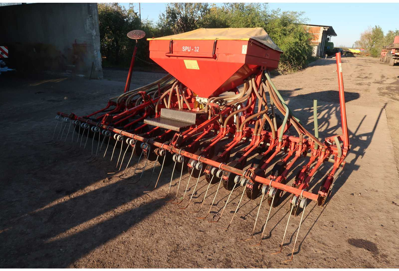 SPU 32 SPU 32 - Seeder - 2006 - 02B-DNL (163) - Zaai-/ Plantmachine: afbeelding 1 SPU 32 SPU 32 - Seeder - 2006 - 02B-DNL (163) - Zaai-/ Plantmachine: afbeelding 1