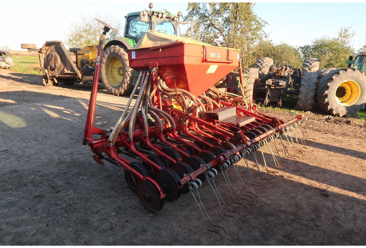 SPU 32 SPU 32 - Seeder - 2006 - 02B-DNL (163) - Zaai-/ Plantmachine: afbeelding 2 SPU 32 SPU 32 - Seeder - 2006 - 02B-DNL (163) - Zaai-/ Plantmachine: afbeelding 2
