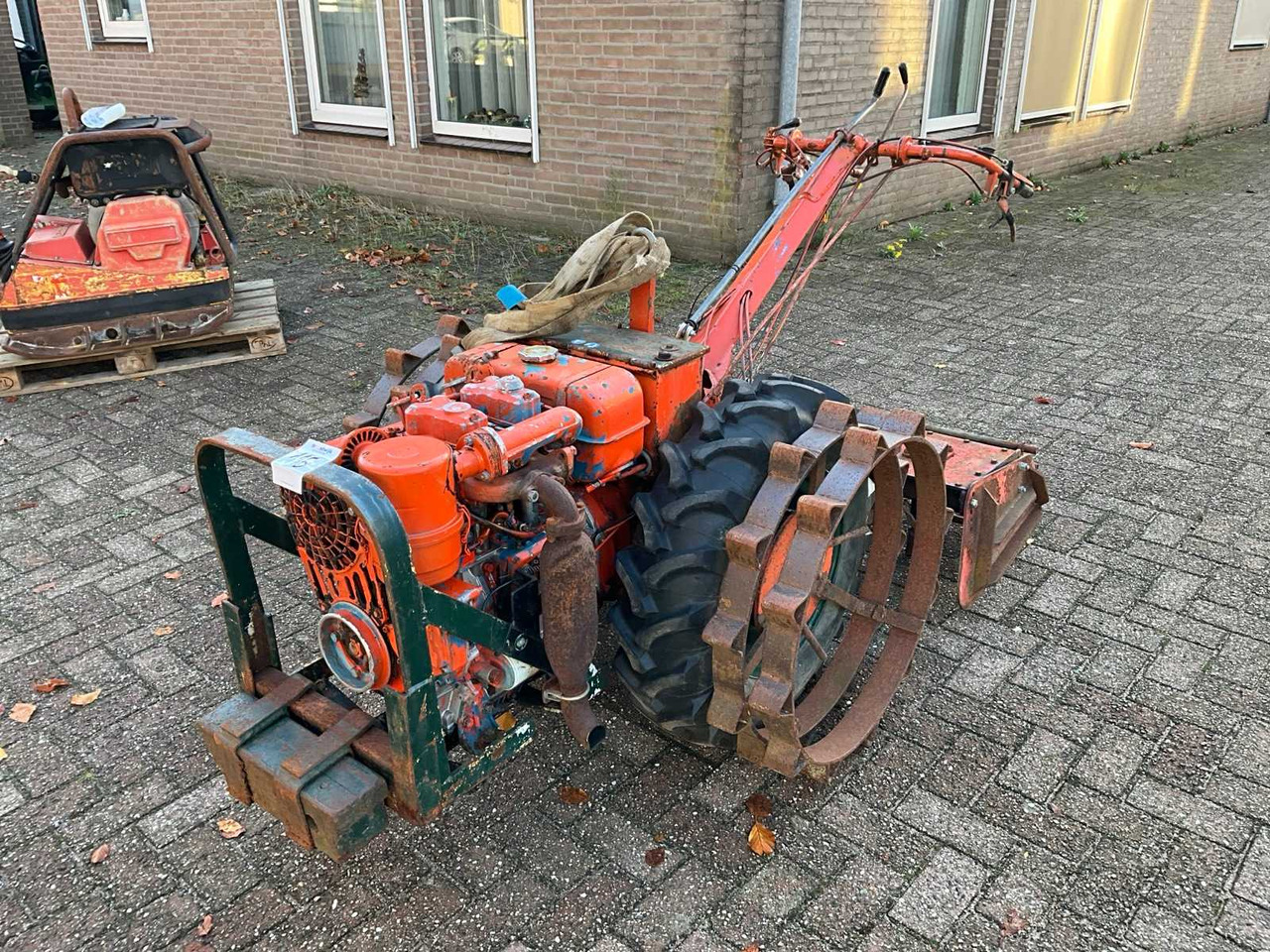 Two-wheel tractor - Tractor: afbeelding 1 Two-wheel tractor - Tractor: afbeelding 1