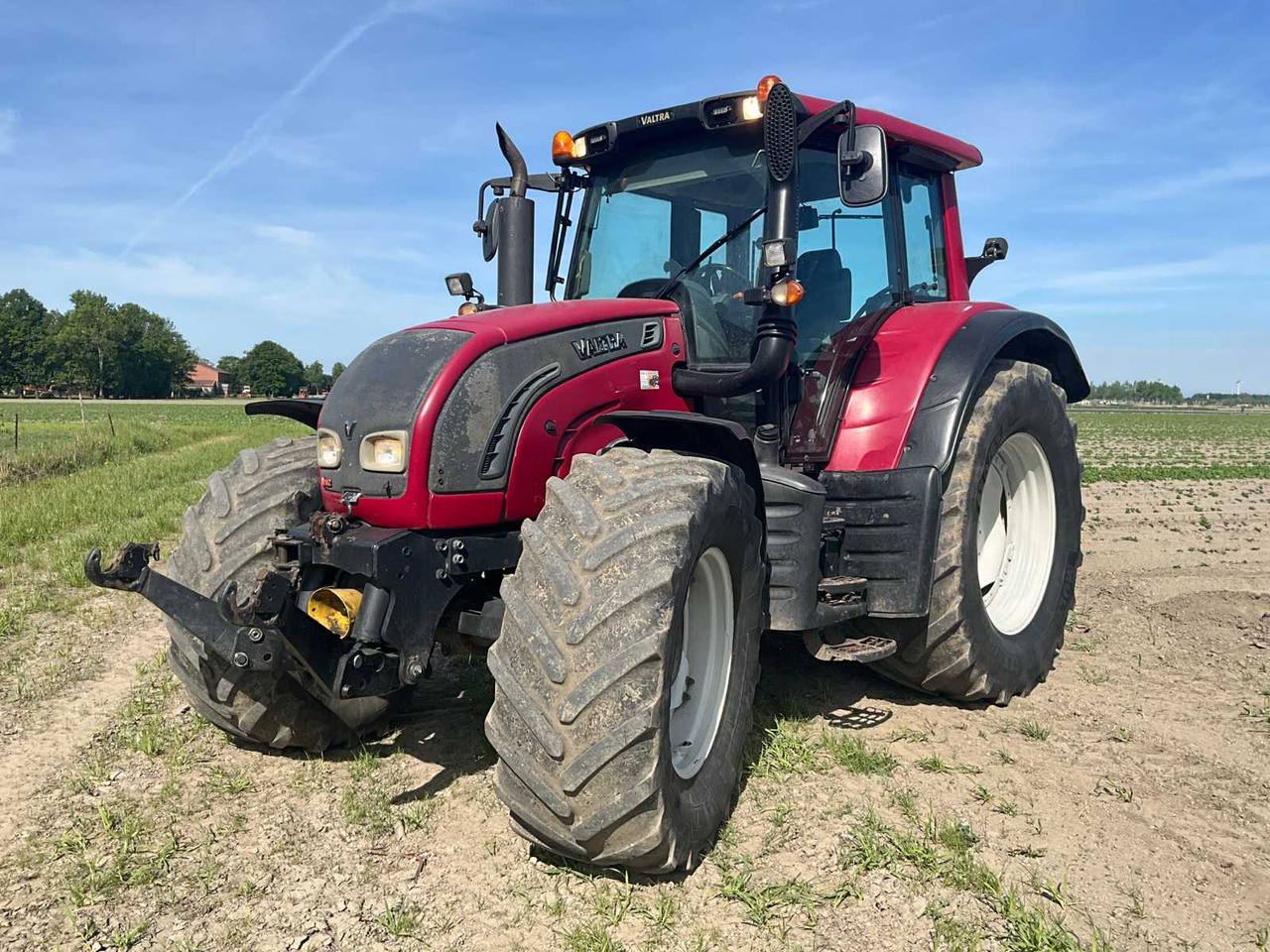 Valtra N142 - Tractor: afbeelding 1 Valtra N142 - Tractor: afbeelding 1