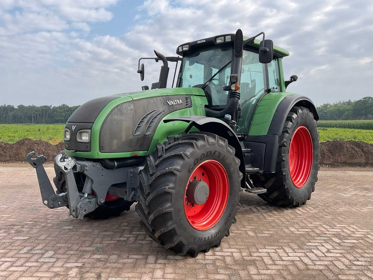 Valtra T163e - Tractor: afbeelding 1 Valtra T163e - Tractor: afbeelding 1