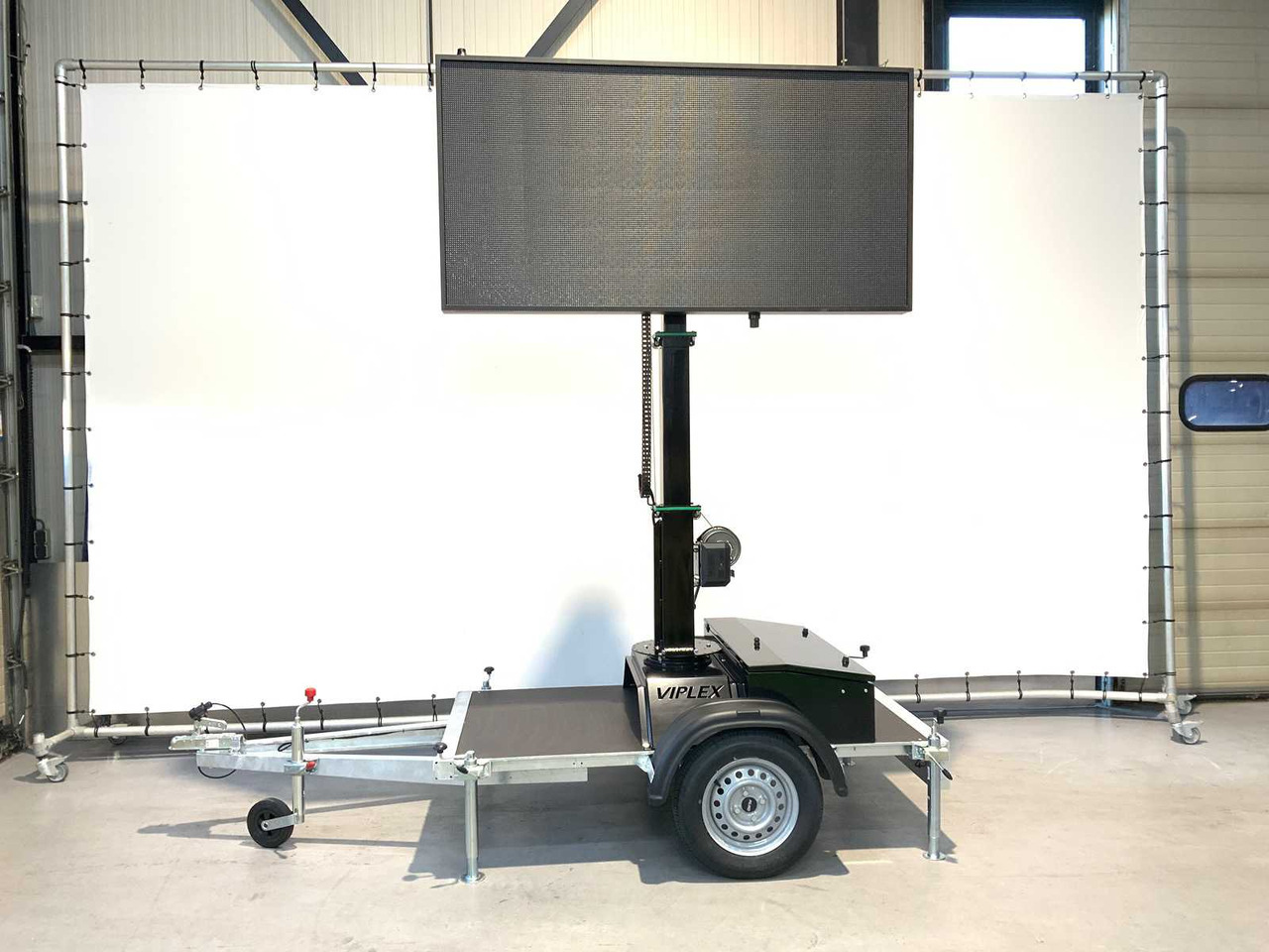 Viplex tekstkar P8 ledscherm op aanhangwagen - Bouwmaterieel, Aanhangwagen: afbeelding 4 Viplex tekstkar P8 ledscherm op aanhangwagen - Bouwmaterieel, Aanhangwagen: afbeelding 4