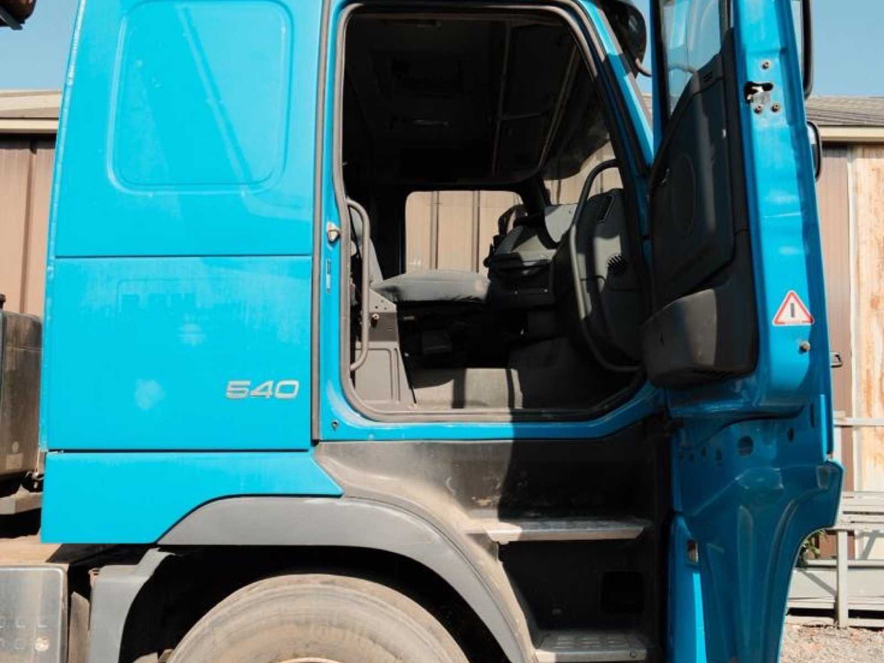 2013 VOLVO FMFH E5 TRUCK WITH TRAILER FOR TIMBER TRANSPORT LOGS BULK TRANSPORT WITH JONSERED 2190 LOADING CRANE - Vrachtwagen: afbeelding 3 2013 VOLVO FMFH E5 TRUCK WITH TRAILER FOR TIMBER TRANSPORT LOGS BULK TRANSPORT WITH JONSERED 2190 LOADING CRANE - Vrachtwagen: afbeelding 3