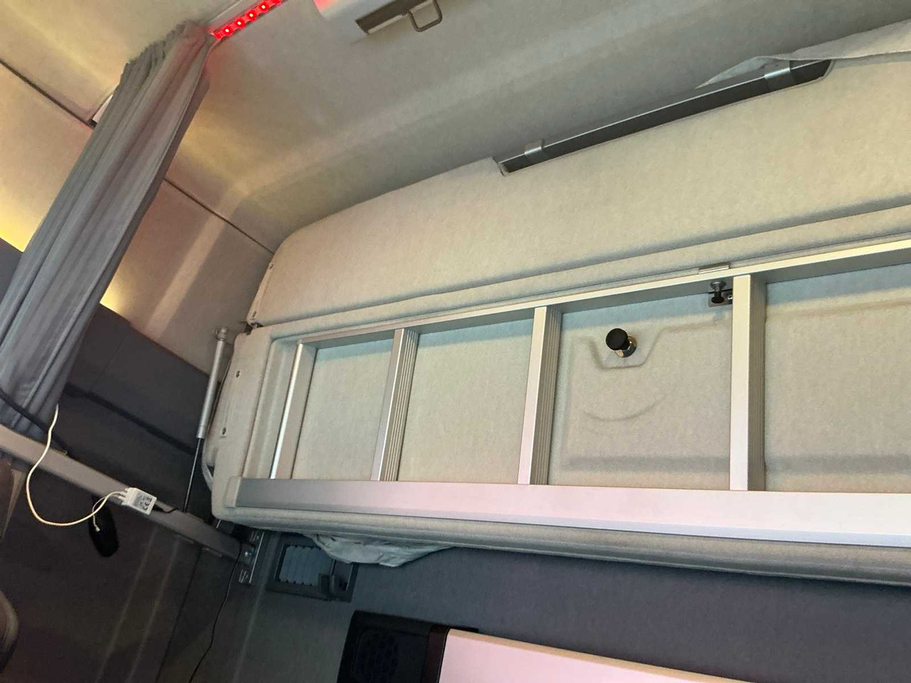 Vrachtwagen 2017 RENAULT T480 COMFORT THD001 HIGH EDITION TRACTOR RENAULT T480 COMFORT: afbeelding 23 Vrachtwagen 2017 RENAULT T480 COMFORT THD001 HIGH EDITION TRACTOR RENAULT T480 COMFORT: afbeelding 23