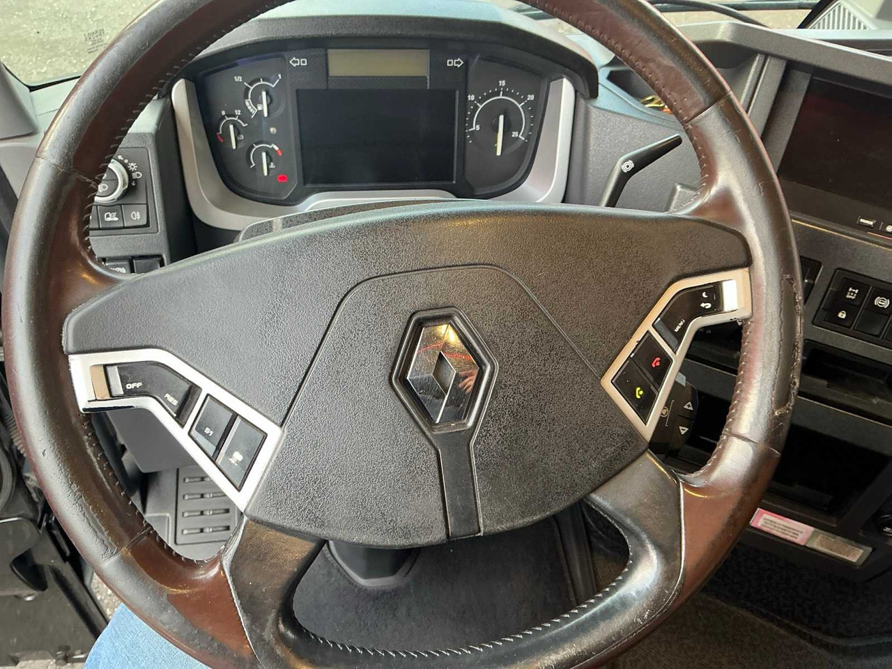 Vrachtwagen 2017 RENAULT T480 COMFORT THD001 HIGH EDITION TRACTOR RENAULT T480 COMFORT: afbeelding 19 Vrachtwagen 2017 RENAULT T480 COMFORT THD001 HIGH EDITION TRACTOR RENAULT T480 COMFORT: afbeelding 19