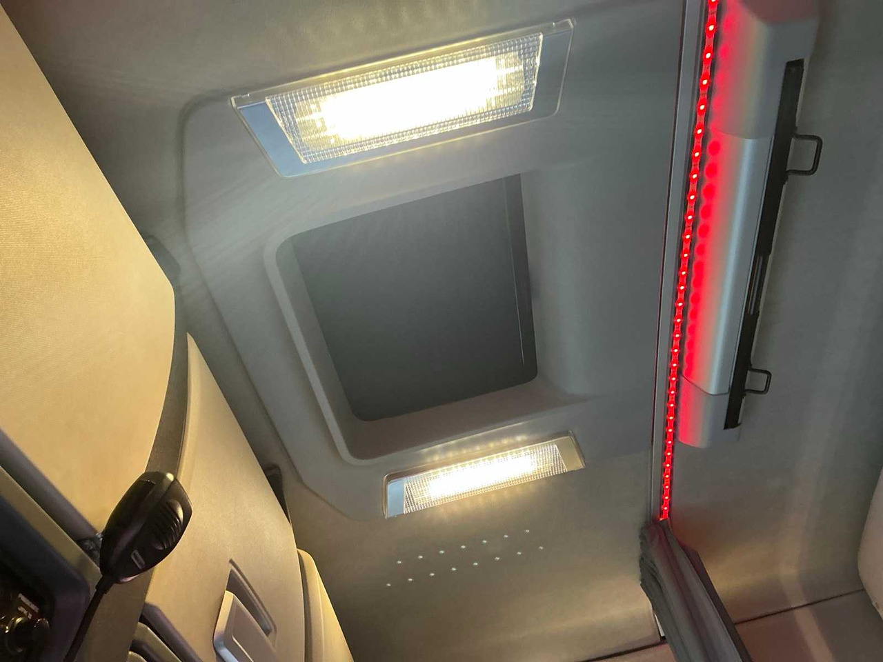 Vrachtwagen 2017 RENAULT T480 COMFORT THD001 HIGH EDITION TRACTOR RENAULT T480 COMFORT: afbeelding 26 Vrachtwagen 2017 RENAULT T480 COMFORT THD001 HIGH EDITION TRACTOR RENAULT T480 COMFORT: afbeelding 26