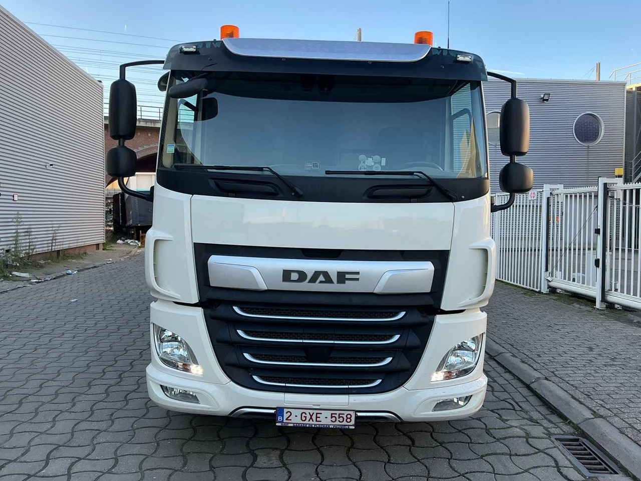 2020 DAF CF 410 FAN TRUCK + HOOK LIFT + LOADING CRANE + CONTAINER - Vrachtwagen: afbeelding 2 2020 DAF CF 410 FAN TRUCK + HOOK LIFT + LOADING CRANE + CONTAINER - Vrachtwagen: afbeelding 2
