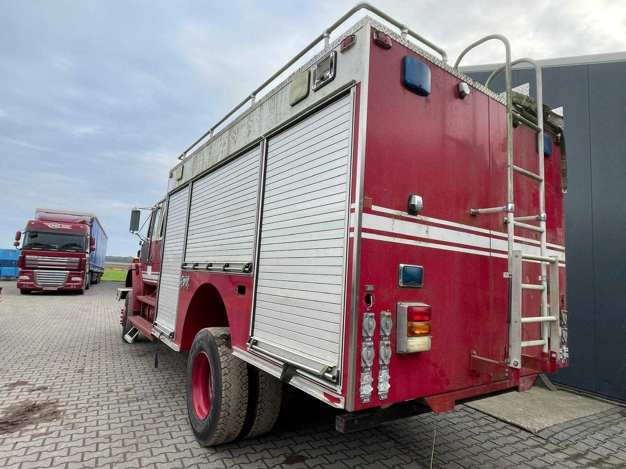 FREIGHLINER 4X4 - TRUCK FIRE TRUCK - Vrachtwagen: afbeelding 3 FREIGHLINER 4X4 - TRUCK FIRE TRUCK - Vrachtwagen: afbeelding 3