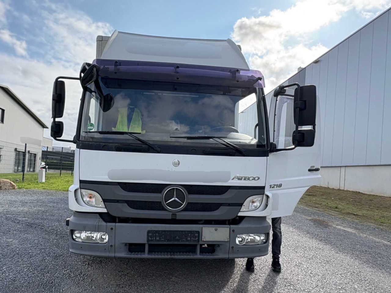 MERCEDES BENZ ATEGO 818 BOX TRUCK WITH TAIL LIFT - Vrachtwagen: afbeelding 3 MERCEDES BENZ ATEGO 818 BOX TRUCK WITH TAIL LIFT - Vrachtwagen: afbeelding 3