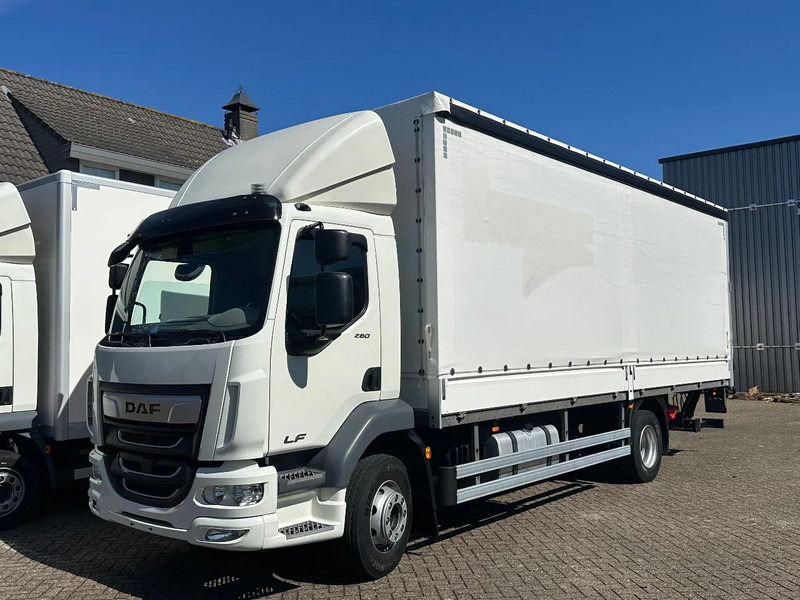 DAF LF 260 LF260.16 EURO6. 2022. Schuifzeil bakwagen met Laadklep. - Schuifzeilen vrachtwagen: afbeelding 1 DAF LF 260 LF260.16 EURO6. 2022. Schuifzeil bakwagen met Laadklep. - Schuifzeilen vrachtwagen: afbeelding 1