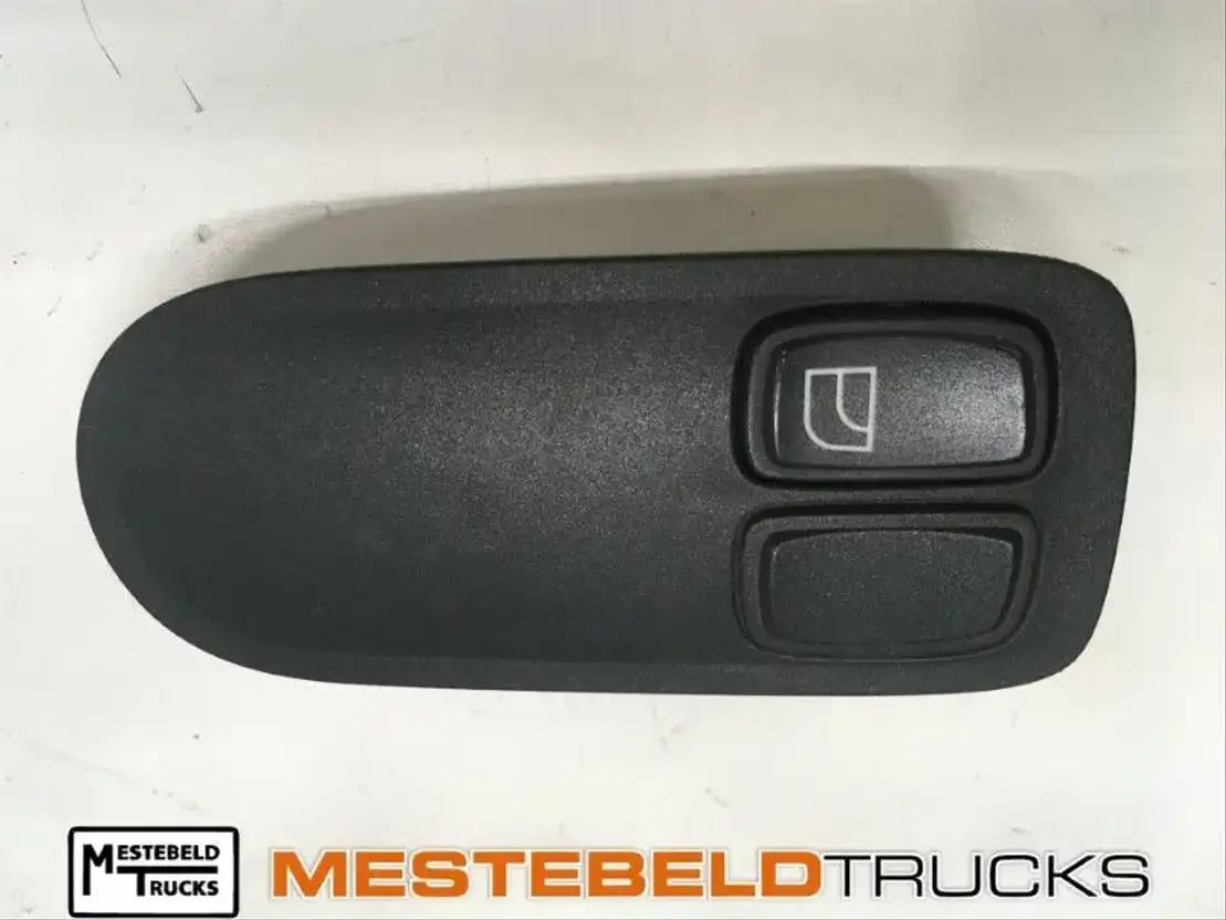 DAF CF 85 Raambedieningsschakelaar - Cabine en interieur voor Vrachtwagen: afbeelding 1 DAF CF 85 Raambedieningsschakelaar - Cabine en interieur voor Vrachtwagen: afbeelding 1