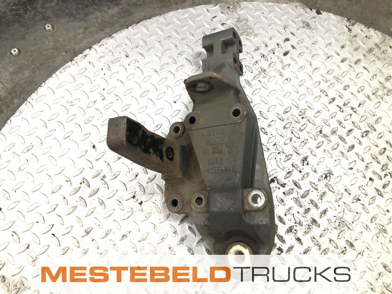 DAF Cabinesteun links - Frame/ Chassis voor Vrachtwagen: afbeelding 1 DAF Cabinesteun links - Frame/ Chassis voor Vrachtwagen: afbeelding 1