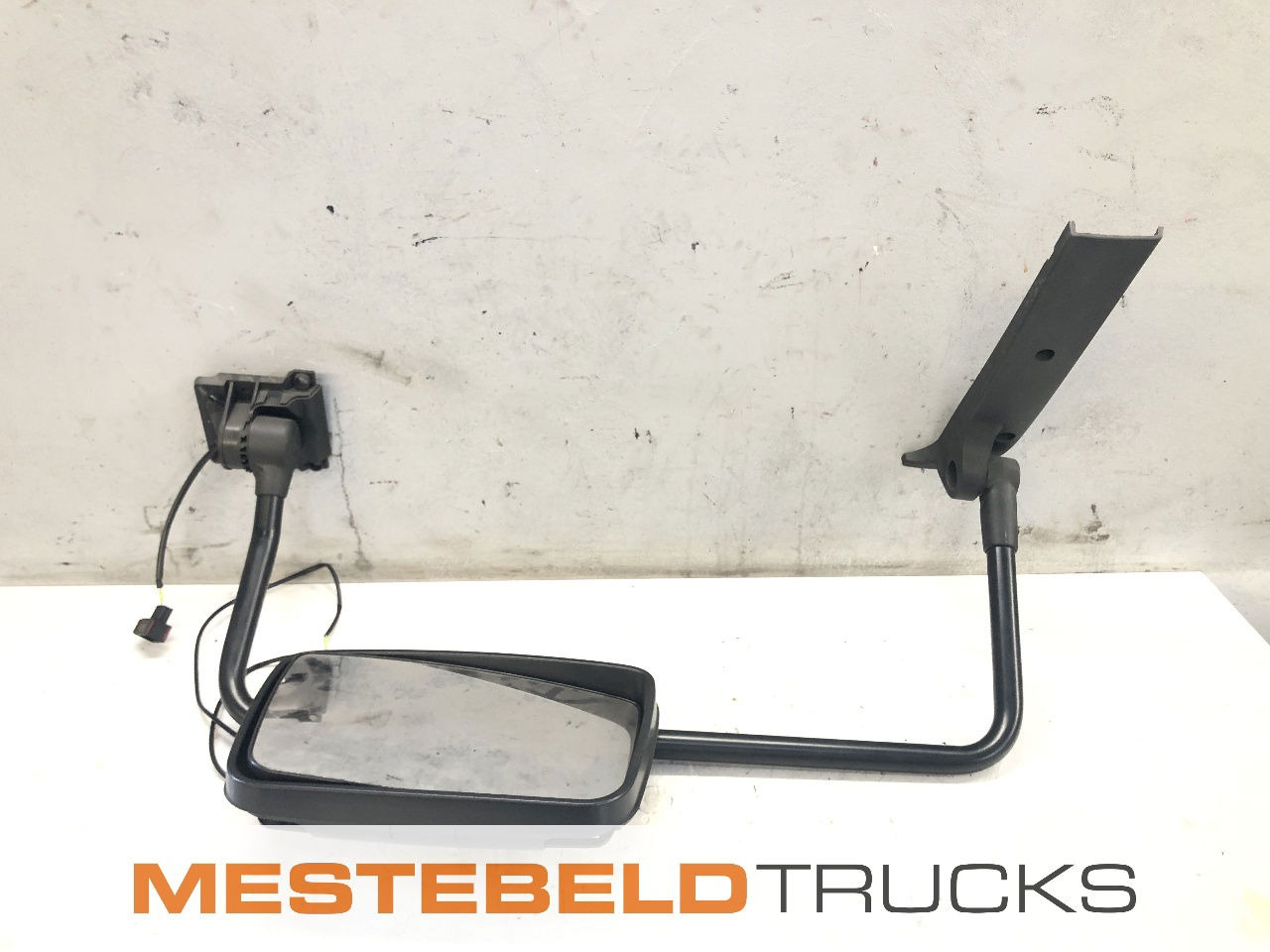 DAF Spiegel met steun rechts - Cabine en interieur voor Vrachtwagen: afbeelding 1 DAF Spiegel met steun rechts - Cabine en interieur voor Vrachtwagen: afbeelding 1