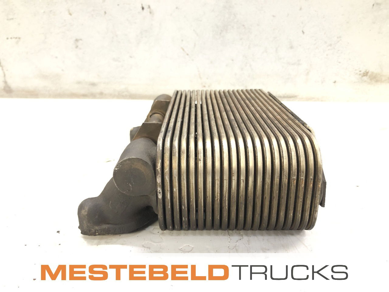 MAN Oliekoeler D2840 LF 04 - Motor voor Vrachtwagen: afbeelding 2 MAN Oliekoeler D2840 LF 04 - Motor voor Vrachtwagen: afbeelding 2