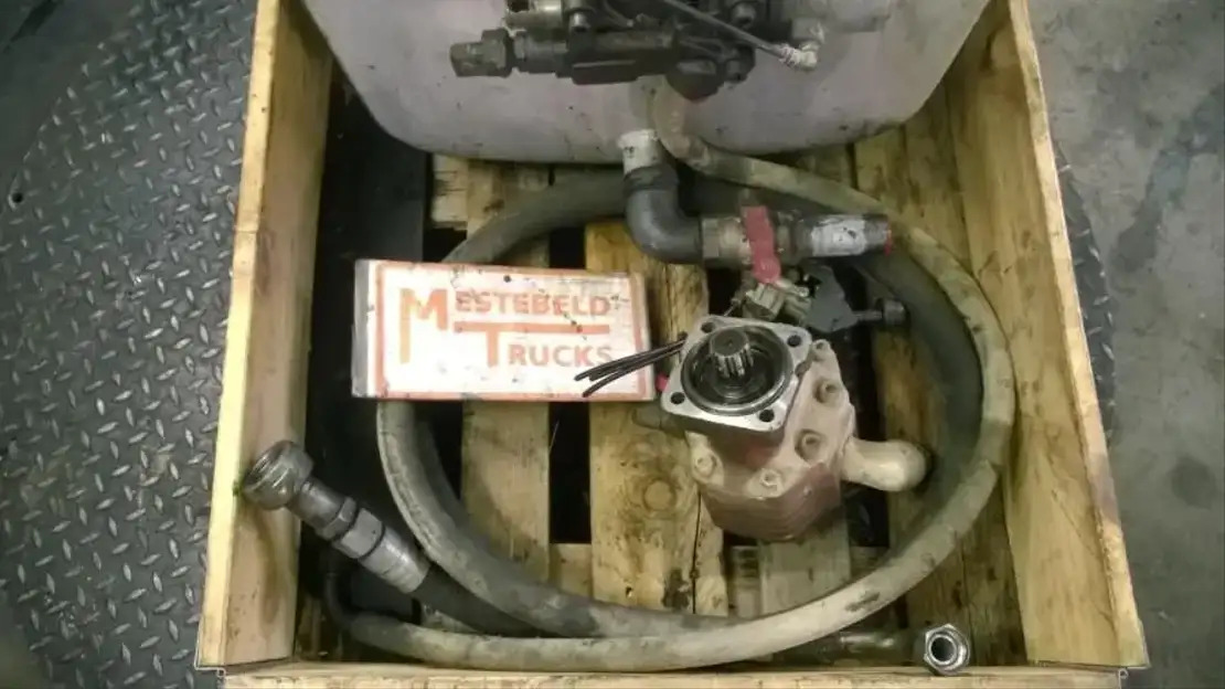 Mercedes-Benz Hydrauliek set met tandwielpomp - Hydraulica voor Vrachtwagen: afbeelding 1 Mercedes-Benz Hydrauliek set met tandwielpomp - Hydraulica voor Vrachtwagen: afbeelding 1