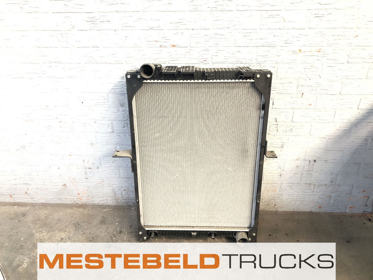 Mercedes-Benz Radiateur - Koelsysteem voor Vrachtwagen: afbeelding 2 Mercedes-Benz Radiateur - Koelsysteem voor Vrachtwagen: afbeelding 2