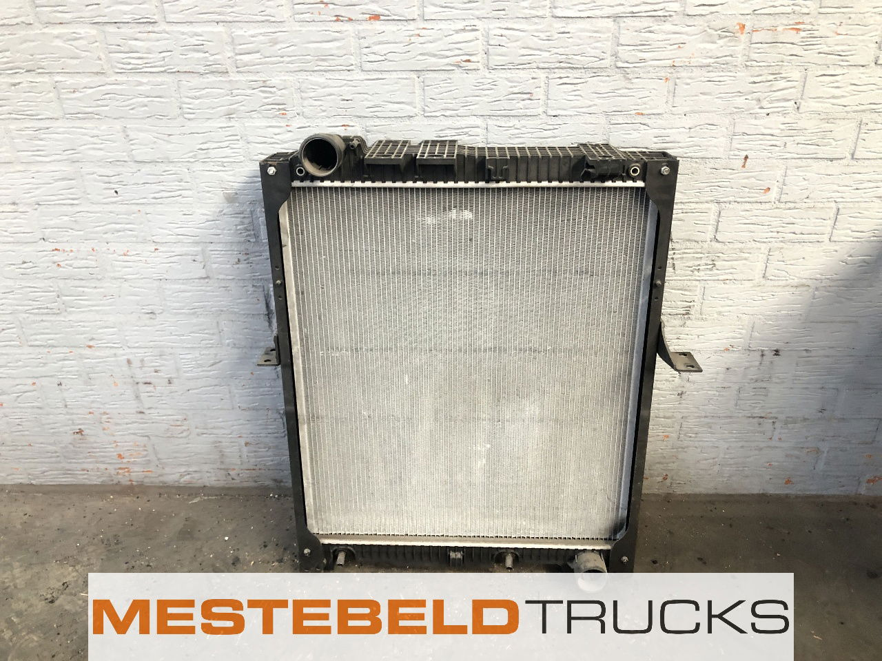 Mercedes-Benz Radiateur - Koelsysteem voor Vrachtwagen: afbeelding 2 Mercedes-Benz Radiateur - Koelsysteem voor Vrachtwagen: afbeelding 2