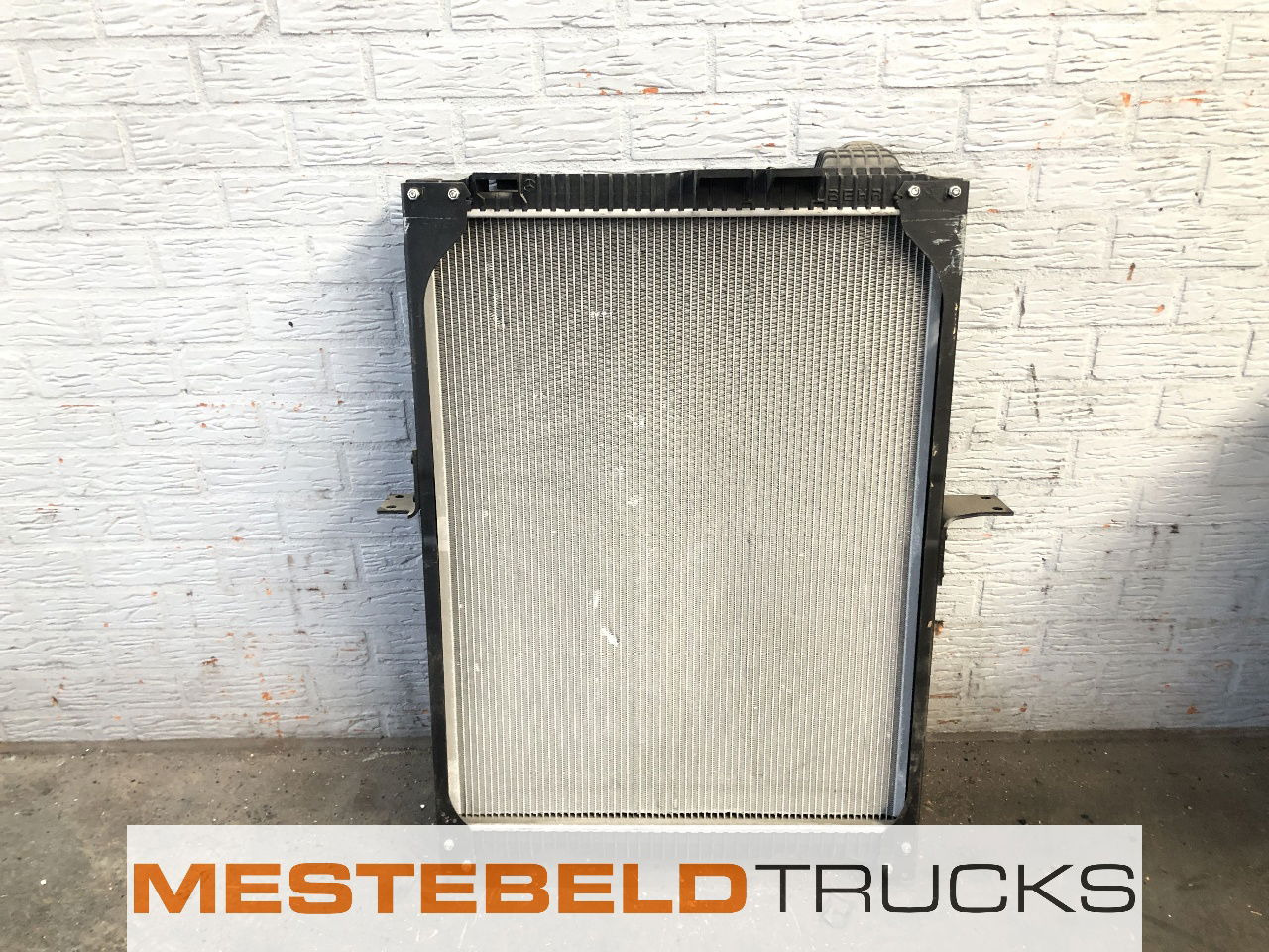 Mercedes-Benz Radiateur - Koelsysteem voor Vrachtwagen: afbeelding 1 Mercedes-Benz Radiateur - Koelsysteem voor Vrachtwagen: afbeelding 1