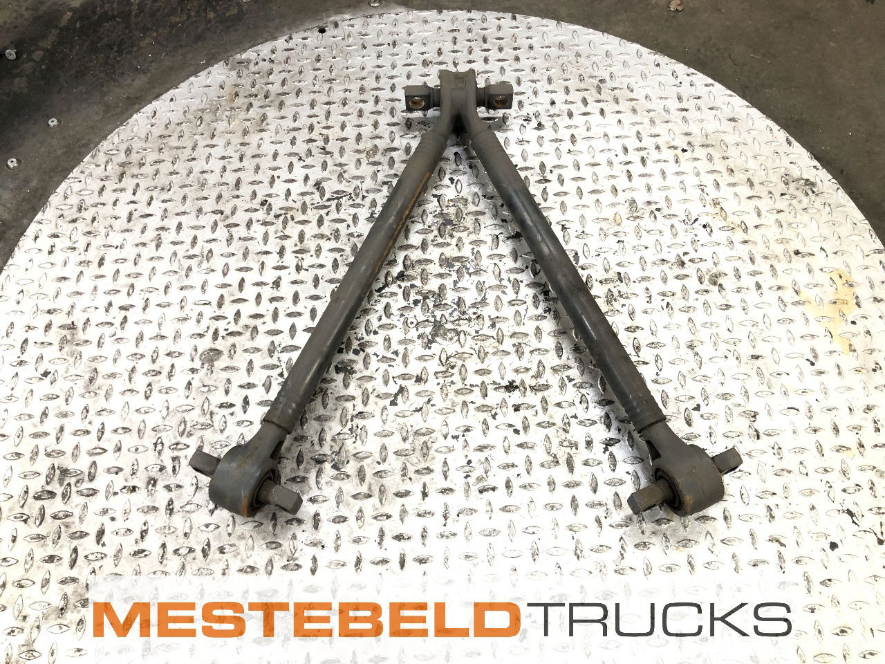 Mercedes-Benz Reactiedriehoek - Achterass voor Vrachtwagen: afbeelding 1 Mercedes-Benz Reactiedriehoek - Achterass voor Vrachtwagen: afbeelding 1