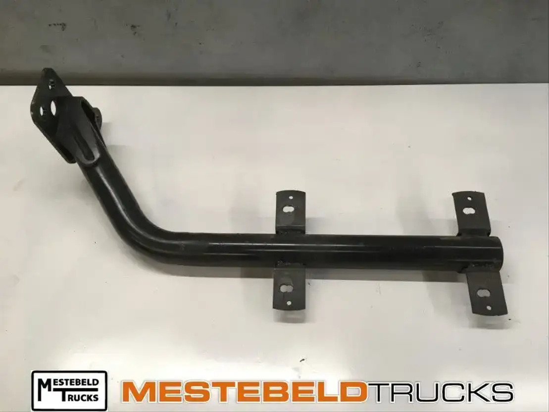 Mercedes-Benz Spatbordsteun linksvoor - Frame/ Chassis voor Vrachtwagen: afbeelding 1 Mercedes-Benz Spatbordsteun linksvoor - Frame/ Chassis voor Vrachtwagen: afbeelding 1