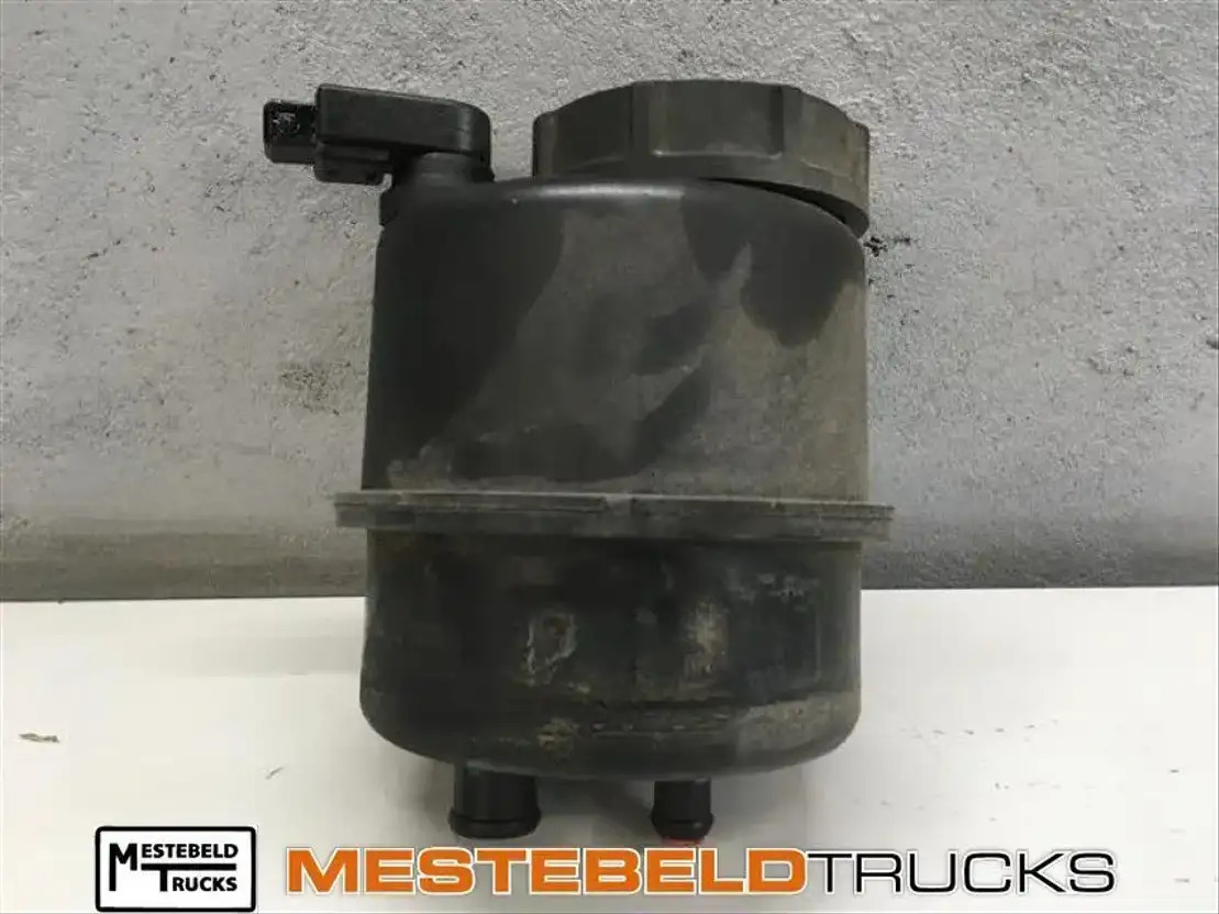 Mercedes-Benz Stuuroliereservoir - Stuurinrichting voor Vrachtwagen: afbeelding 1 Mercedes-Benz Stuuroliereservoir - Stuurinrichting voor Vrachtwagen: afbeelding 1