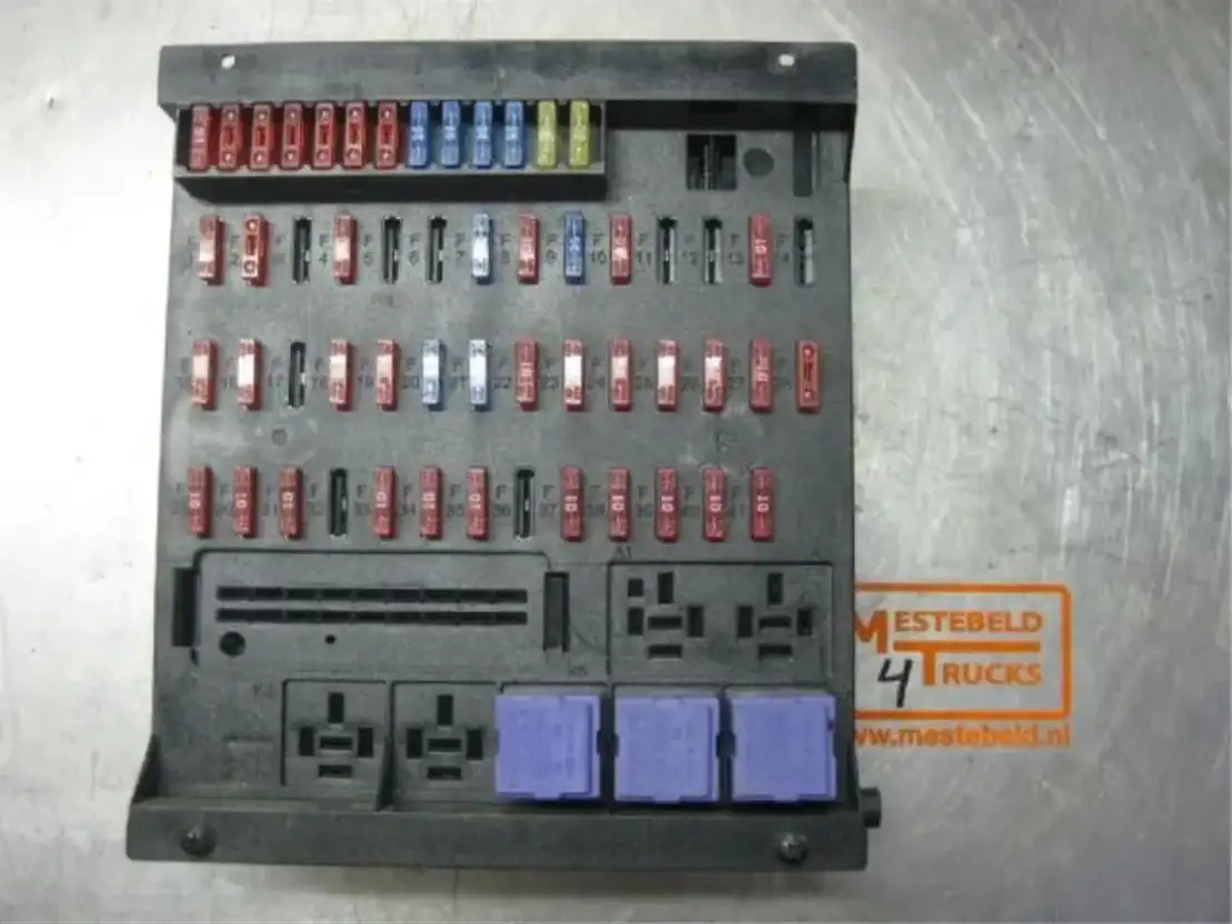 Mercedes-Benz Zekeringskast - Elektrisch systeem voor Vrachtwagen: afbeelding 1 Mercedes-Benz Zekeringskast - Elektrisch systeem voor Vrachtwagen: afbeelding 1
